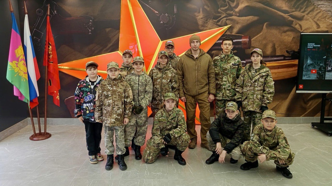 В Зале воинской славы Анапы проводятся бесплатные экскурсии для школьников и студентов В Зале воинской славы Анапы проводятся бесплатные экскурсии для школьников и студентов