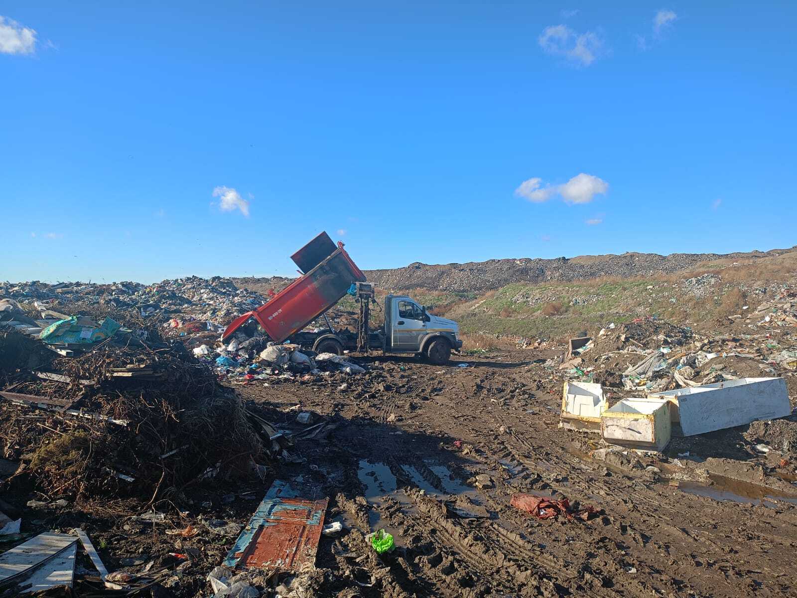 В рамках еженедельного мониторинга состояния полигона ТКО в поселке Симоновка сегодня состоялся комиссионный выезд на объект с участием представителей городской администрации и комбината коммунально-бытовых услуг В рамках еженедельного мониторинга состояния полигона ТКО в поселке Симоновка сегодня состоялся комиссионный выезд на объект с участием представителей городской администрации и комбината коммунально-бытовых услуг