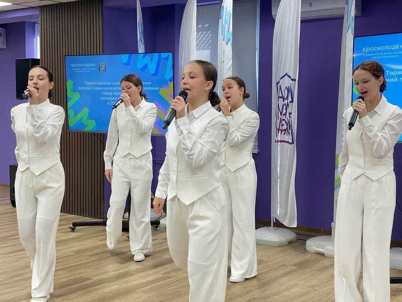 Талантливую молодёжь Краснодара наградили премиями главы города Талантливую молодёжь Краснодара наградили премиями главы города