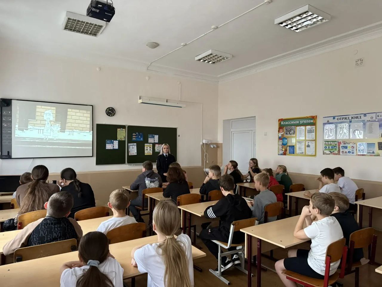 В рамках профилактической акции «Внимание — дети!» сотрудники Госавтоинспекции г. Армавира провели для учеников школы № 13 акцию «Каникулы без ДТП» В рамках профилактической акции «Внимание — дети!» сотрудники Госавтоинспекции г. Армавира провели для учеников школы № 13 акцию «Каникулы без ДТП»