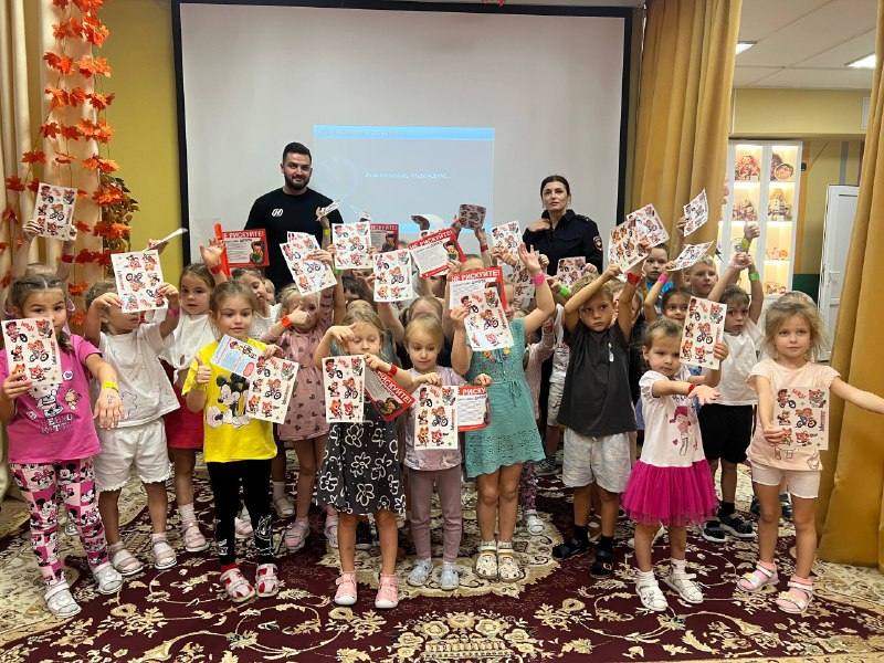 Краснодарские госавтоинспекторы провели практическое занятие по ПДД в детском саду «Калинка – Юниор» Краснодарские госавтоинспекторы провели практическое занятие по ПДД в детском саду «Калинка – Юниор»