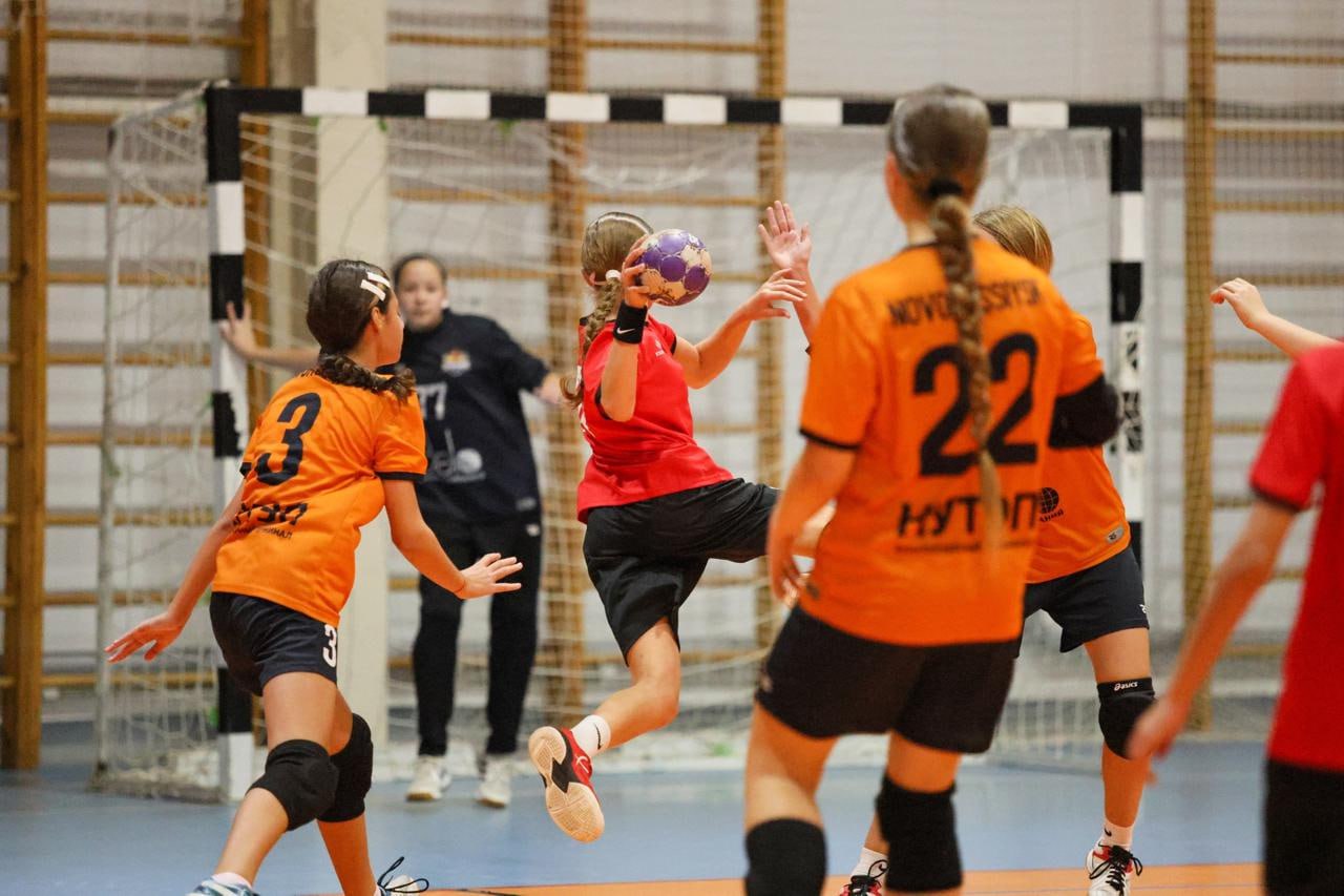 Гандболистки города-героя Новороссийска взяли «серебро» Первенства Краснодарского края Гандболистки города-героя Новороссийска взяли «серебро» Первенства Краснодарского края