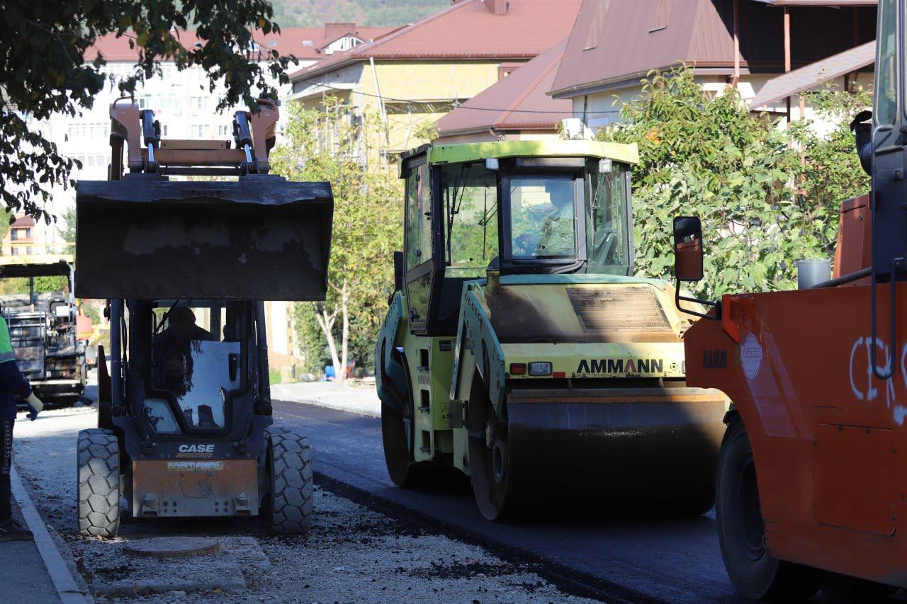 Алексей Богодистов: Продолжаем асфальтирование улицы Айвазовского Алексей Богодистов: Продолжаем асфальтирование улицы Айвазовского