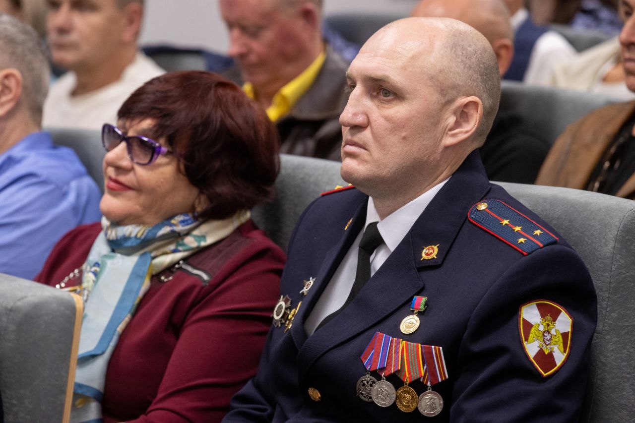 В Анапе чествовали сотрудников вневедомственной охраны войск национальной гвардии В Анапе чествовали сотрудников вневедомственной охраны войск национальной гвардии