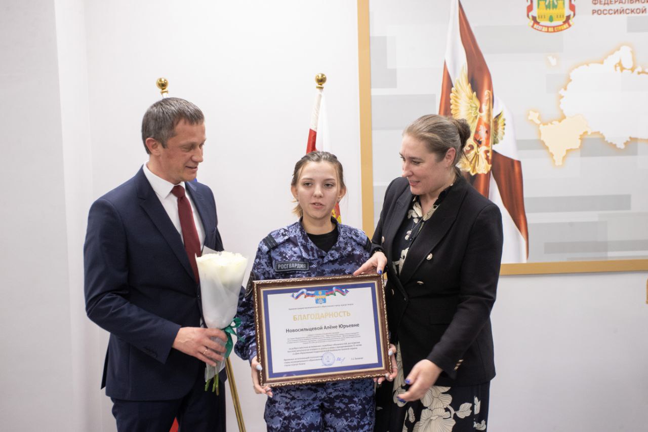 В Анапе чествовали сотрудников вневедомственной охраны войск национальной гвардии В Анапе чествовали сотрудников вневедомственной охраны войск национальной гвардии