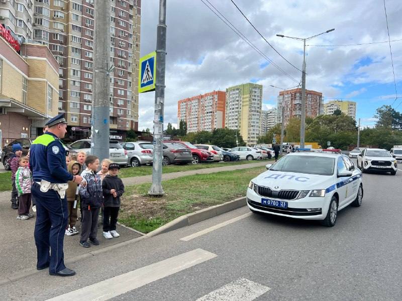 Краснодарские госавтоинспекторы провели практическое занятие по ПДД в детском саду «Калинка – Юниор» Краснодарские госавтоинспекторы провели практическое занятие по ПДД в детском саду «Калинка – Юниор»