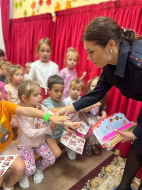 Краснодарские госавтоинспекторы провели практическое занятие по ПДД в детском саду «Калинка – Юниор»