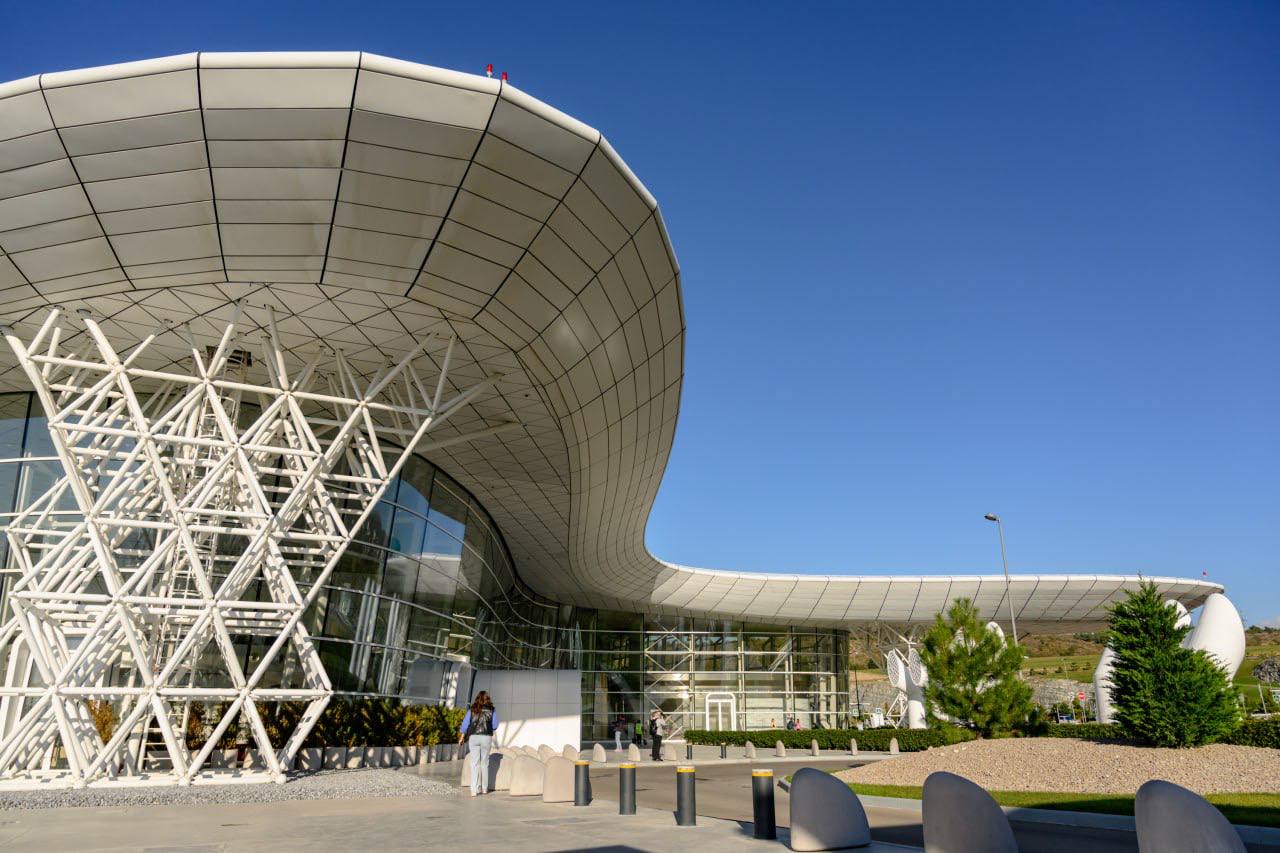 Аэропорт, парк и пикник у моря Аэропорт, парк и пикник у моря