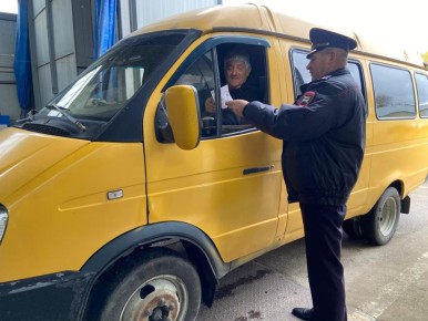 В Белореченске госавтоинспекторы проводят профилактические беседы с работниками автотранспортных предприятий и водителями автобусов