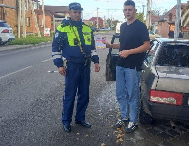 В рамках профилактической акции «Внимание - дети!» сотрудники Госавтоинспекции Приморско-Ахтарского района проводят беседы с водителями В рамках профилактической акции «Внимание - дети!» сотрудники Госавтоинспекции Приморско-Ахтарского района проводят беседы с водителями