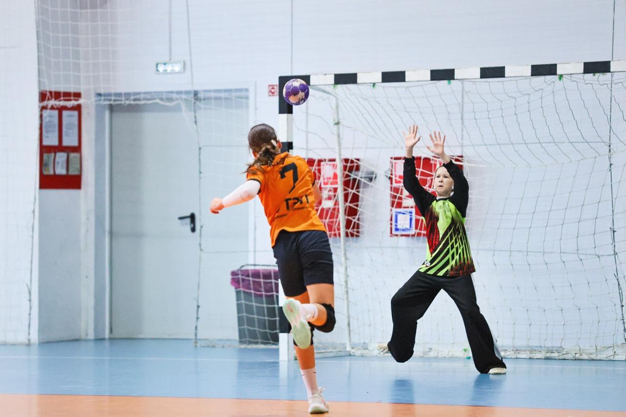 Гандболистки города-героя Новороссийска взяли «серебро» Первенства Краснодарского края Гандболистки города-героя Новороссийска взяли «серебро» Первенства Краснодарского края