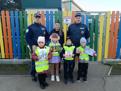      , !              3      !