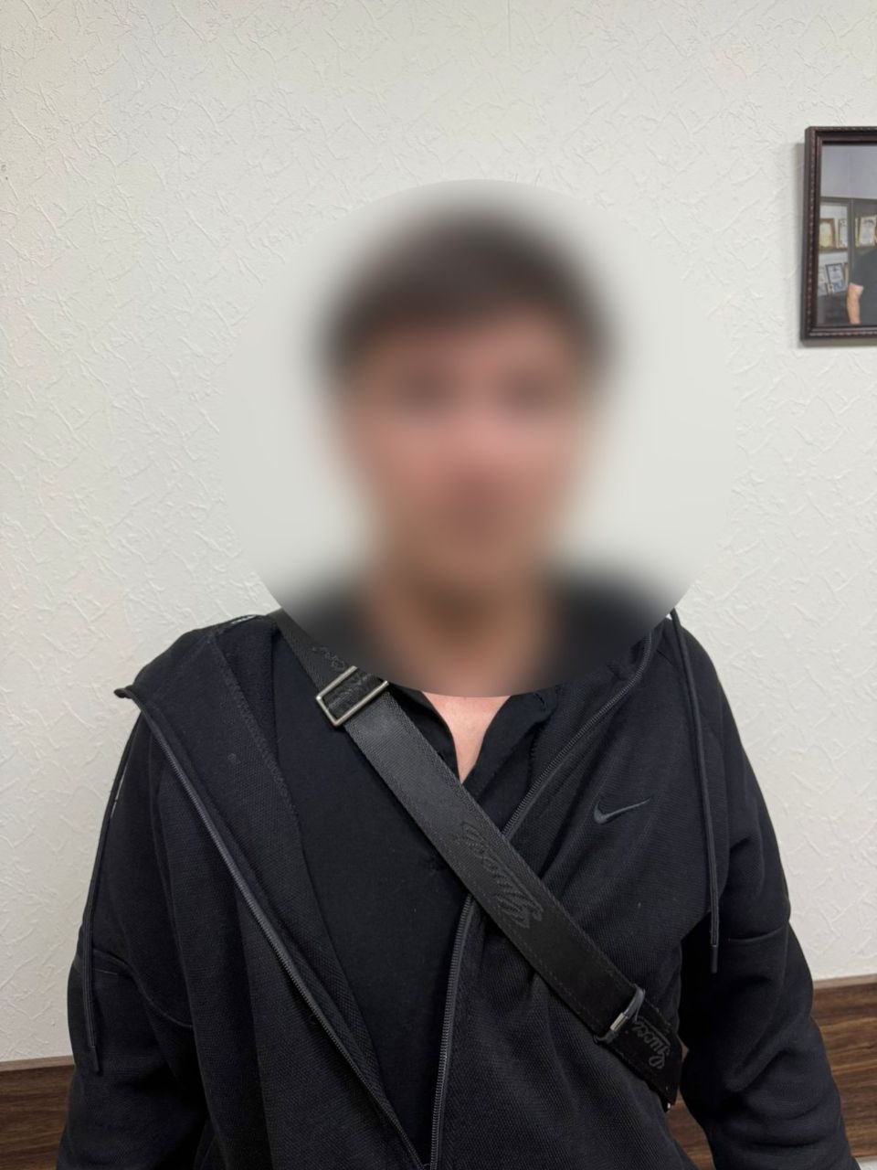 Заставили продать квартиру и заложить все золото: аферисты обманули пенсионерку на 6,1 млн рублей в Сочи — их курьер задержан