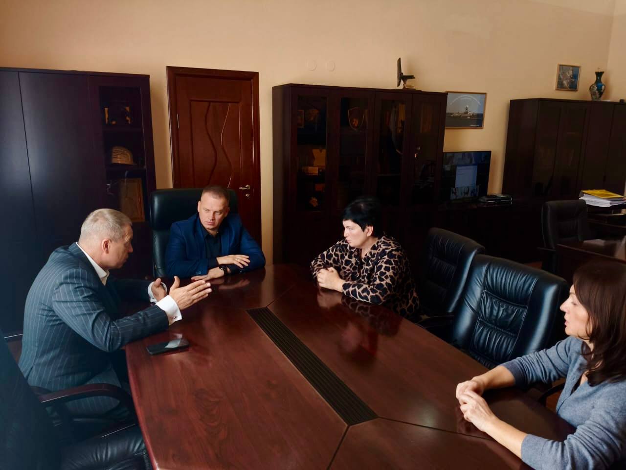 Вчера с рабочим визитом наш район посетила заместитель руководителя Государственного фонда поддержки участников специальной военной операции «Защитники Отечества» в Краснодарском крае Инна Шестакова Вчера с рабочим визитом наш район посетила заместитель руководителя Государственного фонда поддержки участников специальной военной операции «Защитники Отечества» в Краснодарском крае Инна Шестакова