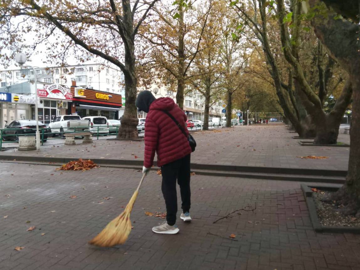 Школьники Геленджика во время каникул получают первый трудовой опыт Школьники Геленджика во время каникул получают первый трудовой опыт