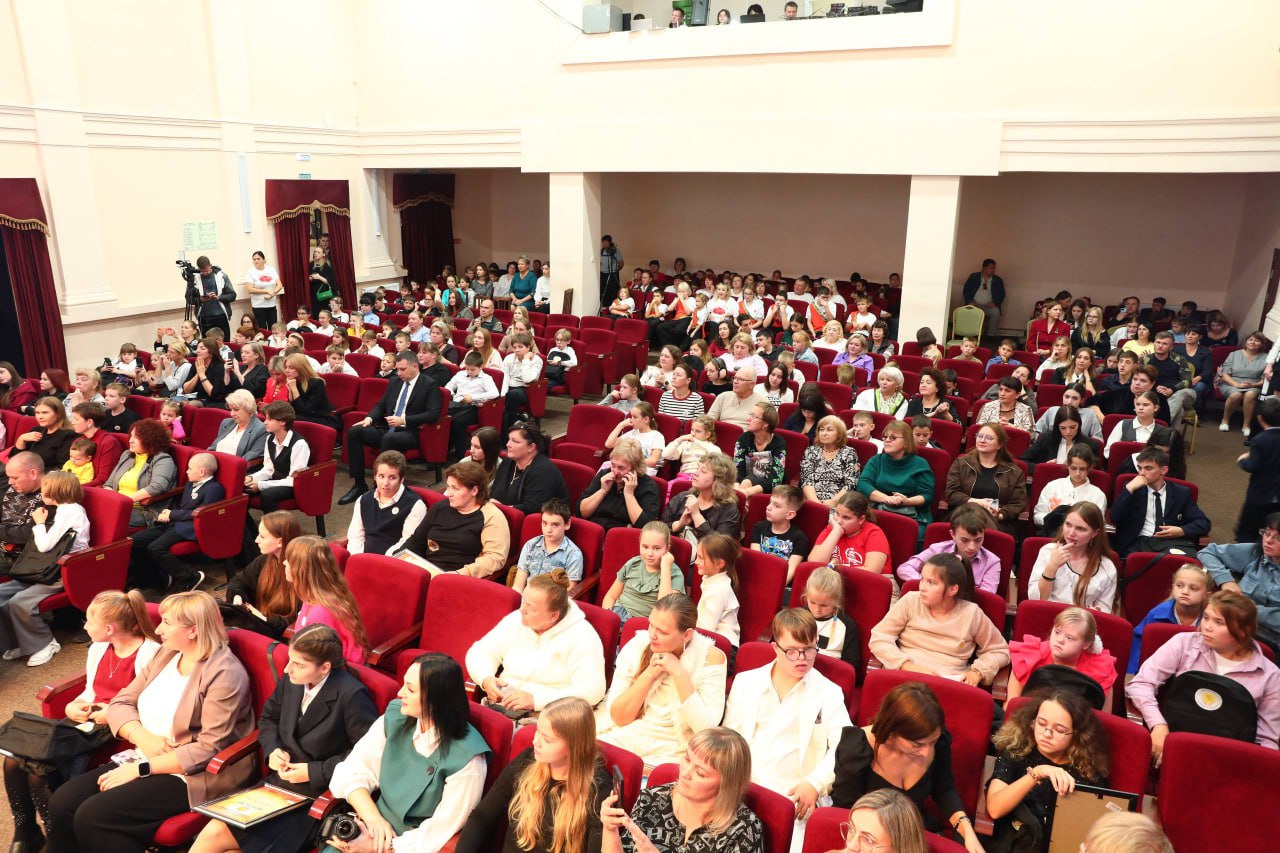 В Краснодарском крае подвели итоги творческого фестиваля для особенных детей «Солнце в ладонях» В Краснодарском крае подвели итоги творческого фестиваля для особенных детей «Солнце в ладонях»