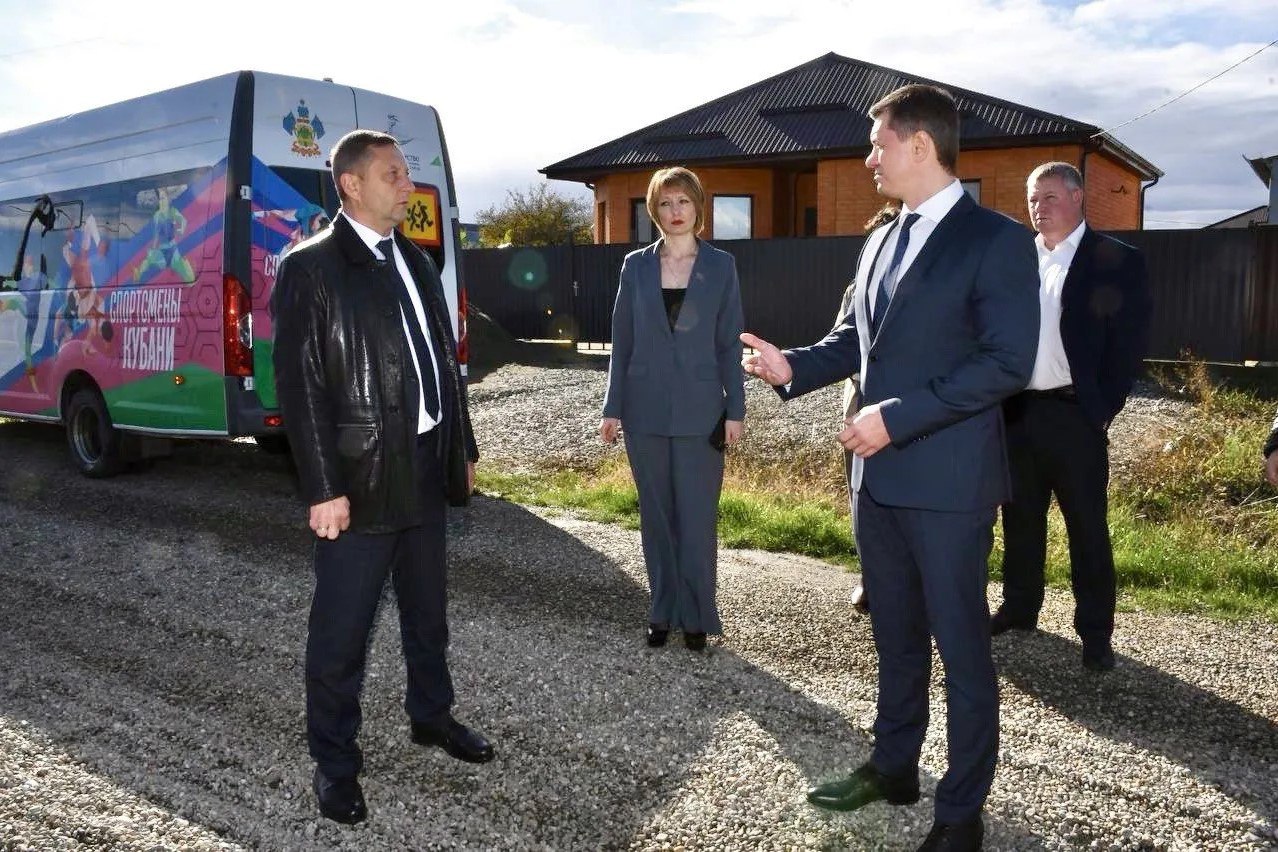 По поручению руководителя кубанского парламента Юрия Бурлачко председатель комитета ЗСК по вопросам науки, образования, культуры и делам семьи Виктор Чернявский провел очередное совещание общественного экспертного совета при... По поручению руководителя кубанского парламента Юрия Бурлачко председатель комитета ЗСК по вопросам науки, образования, культуры и делам семьи Виктор Чернявский провел очередное совещание общественного экспертного совета при...