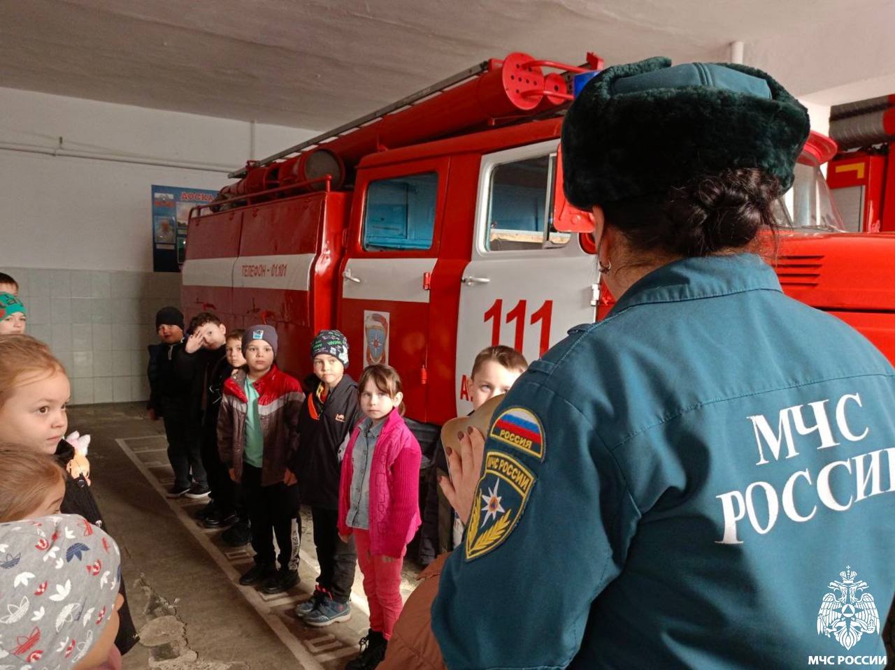 Каникулы с пользой: школьники в гостях у специалистов МЧС России! Каникулы с пользой: школьники в гостях у специалистов МЧС России!