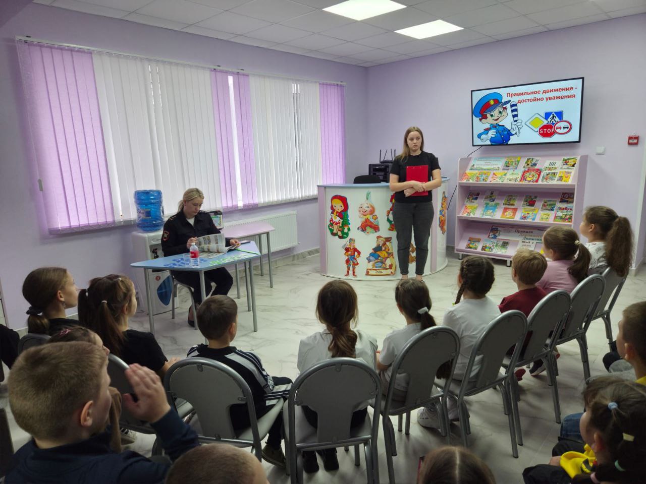 В рамках профилактического мероприятия «Внимание-дети!» сотрудники Госавтоинспекции совместно с Выселковской детской библиотекой, филиала № 1, для учащихся школы № 1 провели мероприятие «Безопасные каникулы»
