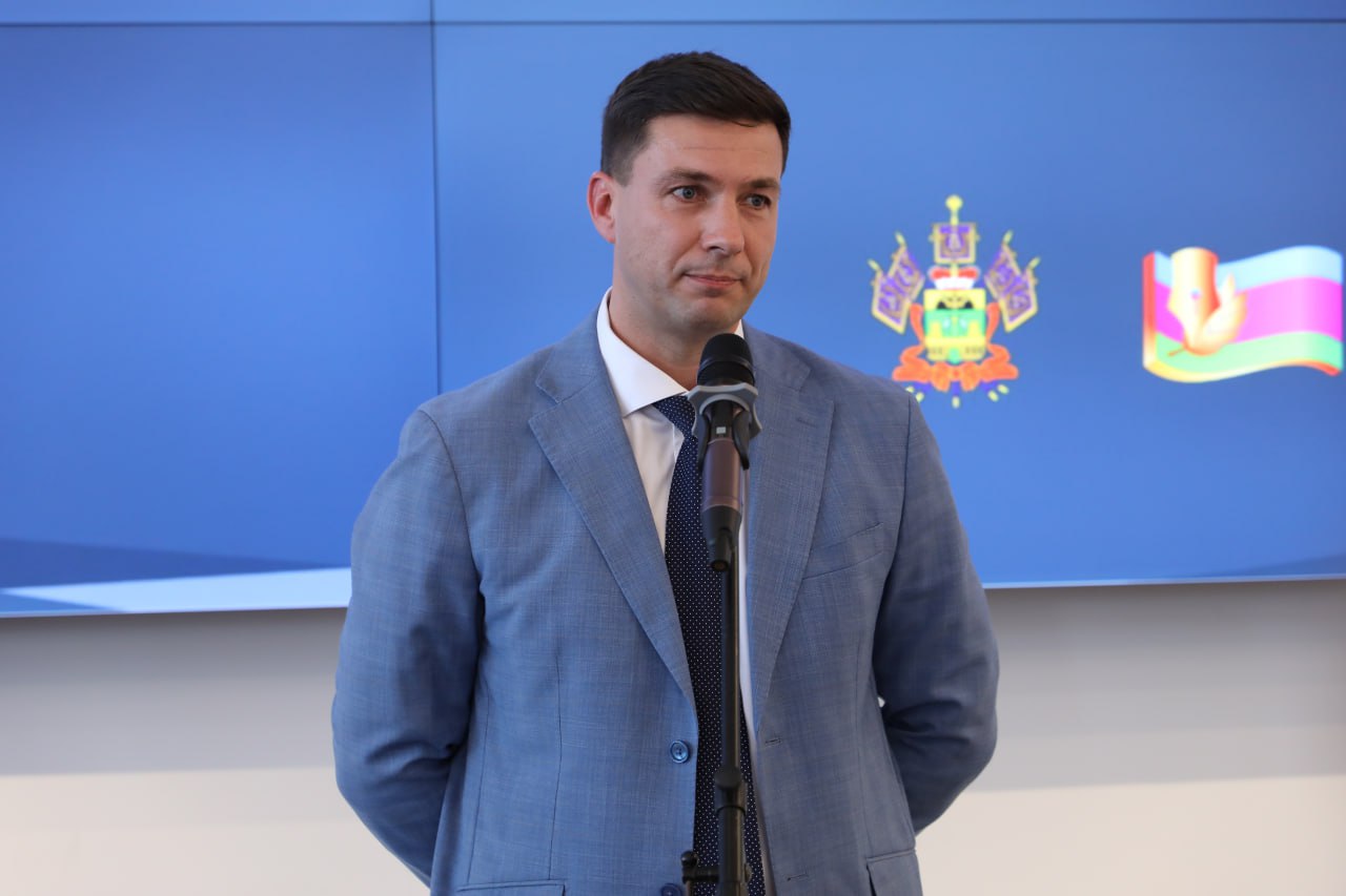 Вениамин Кондратьев наградил победителей конкурса-премии имени Бориса Максудова Вениамин Кондратьев наградил победителей конкурса-премии имени Бориса Максудова