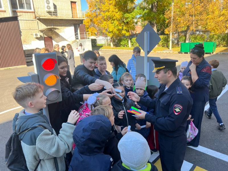 Cотрудники Госавтоинспекции города Краснодара приняли участие в открытии автогородка Cотрудники Госавтоинспекции города Краснодара приняли участие в открытии автогородка
