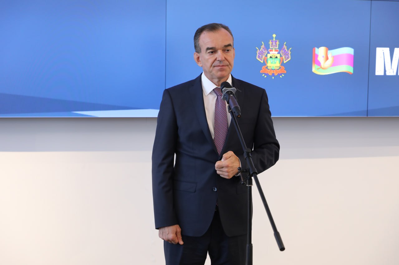 Вениамин Кондратьев наградил победителей конкурса-премии имени Бориса Максудова Вениамин Кондратьев наградил победителей конкурса-премии имени Бориса Максудова