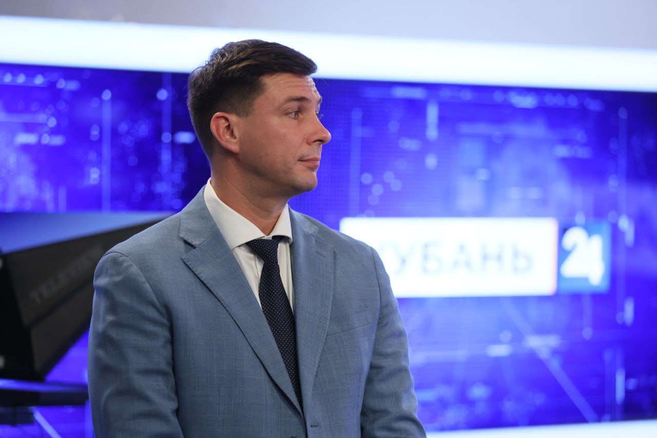 Вениамин Кондратьев представил коллективу медиагруппы «Кубань 24» нового генерального директора Анну Минькову Вениамин Кондратьев представил коллективу медиагруппы «Кубань 24» нового генерального директора Анну Минькову