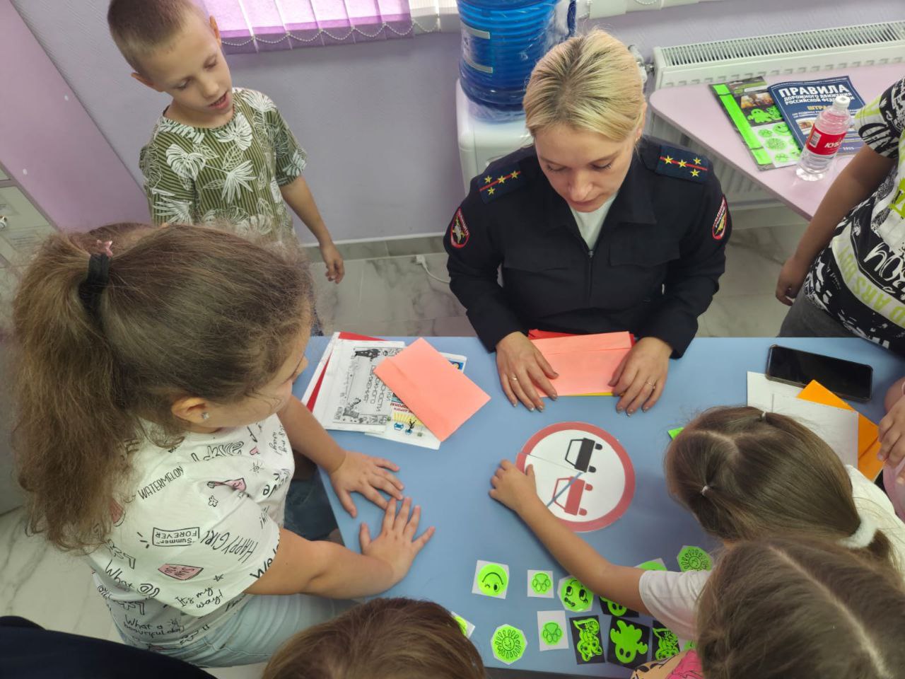 В рамках профилактического мероприятия «Внимание-дети!» сотрудники Госавтоинспекции совместно с Выселковской детской библиотекой, филиала № 1, для учащихся школы № 1 провели мероприятие «Безопасные каникулы» В рамках профилактического мероприятия «Внимание-дети!» сотрудники Госавтоинспекции совместно с Выселковской детской библиотекой, филиала № 1, для учащихся школы № 1 провели мероприятие «Безопасные каникулы»