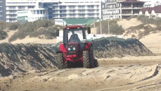 За два дня на пляжах Анапы собрали более 60 кубометров штормового мусора
