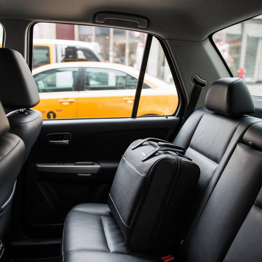 Краснодарские полицейские задержали таксиста, подозреваемого в краже сумке и денежных средств