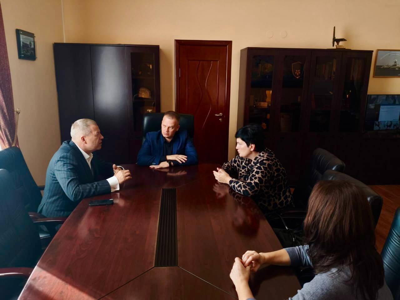 Вчера с рабочим визитом наш район посетила заместитель руководителя Государственного фонда поддержки участников специальной военной операции «Защитники Отечества» в Краснодарском крае Инна Шестакова Вчера с рабочим визитом наш район посетила заместитель руководителя Государственного фонда поддержки участников специальной военной операции «Защитники Отечества» в Краснодарском крае Инна Шестакова