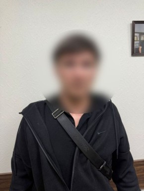 Курьера аферистов, который забрал у пенсионерки 6 млн рублей, задержали в Сочи