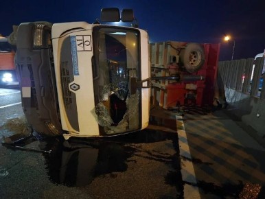 На дороге «Краснодар — Кропоткин» возле хутора Ленина произошло ДТП с участием четырех автомобилей, включая грузовик с песком