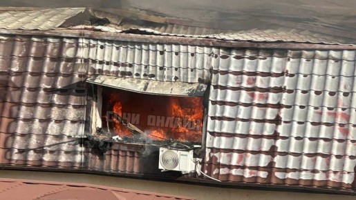 Пожар на мансарде в многоэтажном доме в Сочи полностью потушили