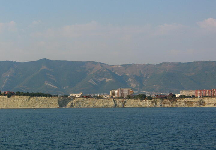 В Геленджике сносят здание, построенное в 1973 году, якобы оказавшееся вне закона