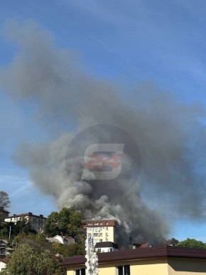 Пожар на Альпийской!. В многоквартирном доме загорелась мансарда