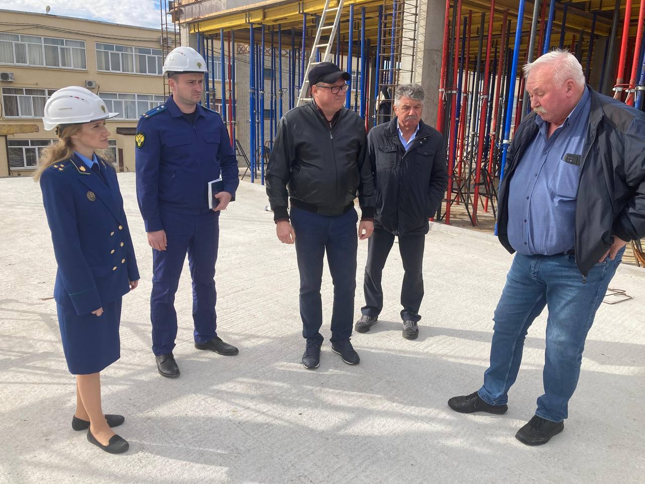 Работниками прокуратуры края осуществлены выезды на строительныеплощадки образовательных организаций   Работниками прокуратуры края осуществлены выезды на строительныеплощадки образовательных организаций