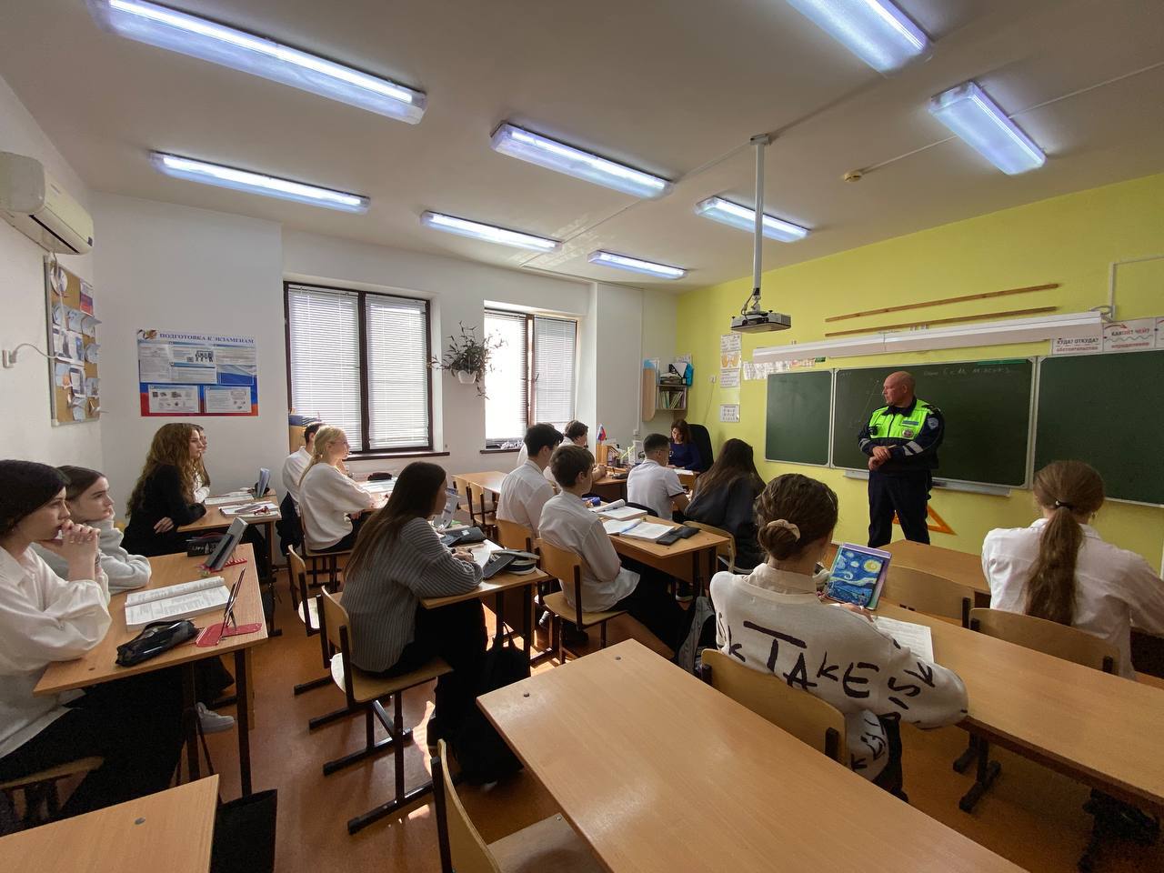 В школе № 6 им. Евдокии Бершадской прошли профилактические мероприятия, организованные сотрудниками Госавтоинспекции г. Геленджика В школе № 6 им. Евдокии Бершадской прошли профилактические мероприятия, организованные сотрудниками Госавтоинспекции г. Геленджика