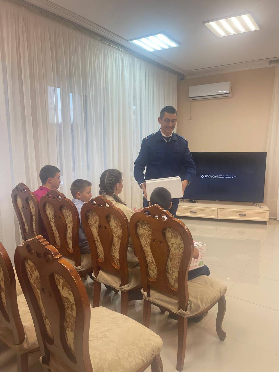 Прокуратурой Ленинградского района в преддверии праздника Дня народного единства проведена встреча с учащимися социально-реабилитационного центра для несовершеннолетних Прокуратурой Ленинградского района в преддверии праздника Дня народного единства проведена встреча с учащимися социально-реабилитационного центра для несовершеннолетних