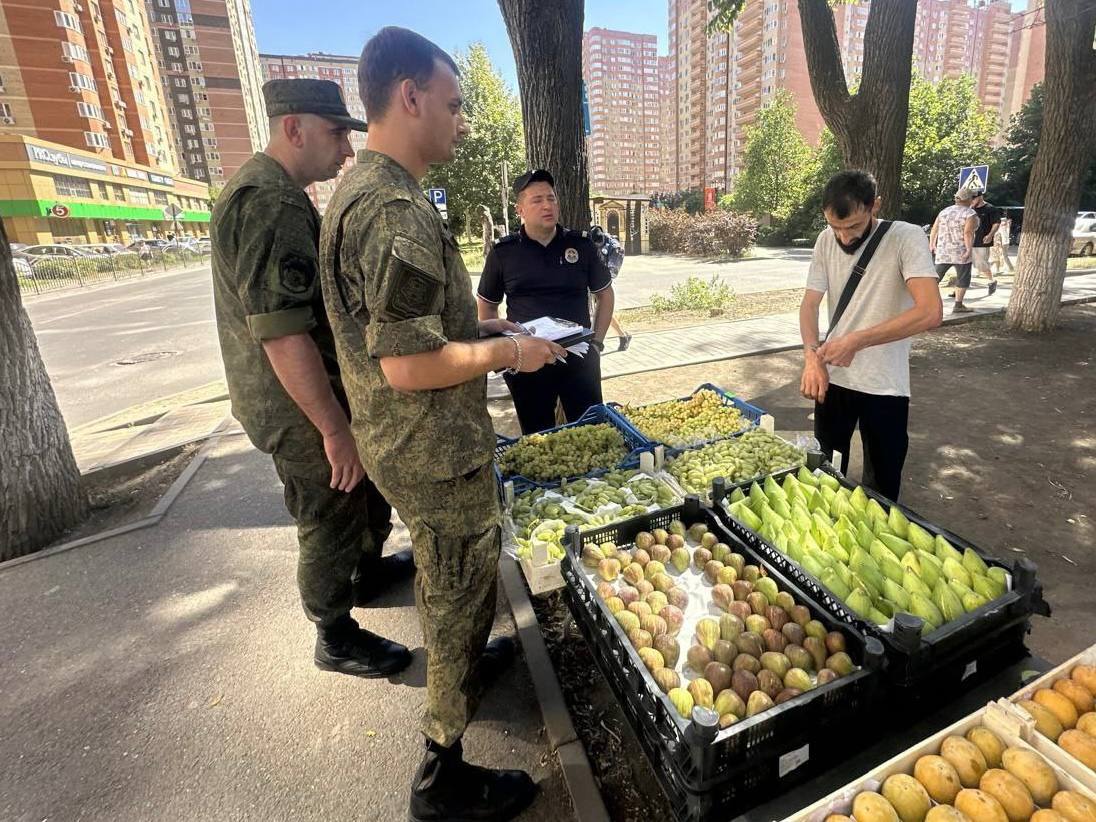 Евгений Наумов: Две недели назад на аппаратном совещании поручил усилить рейды по незаконной уличной торговле в городе Евгений Наумов: Две недели назад на аппаратном совещании поручил усилить рейды по незаконной уличной торговле в городе