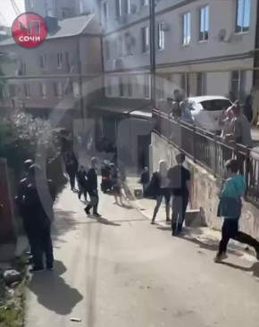 В Сочи при пожаре спасли женщину, сидевшую на кондиционере