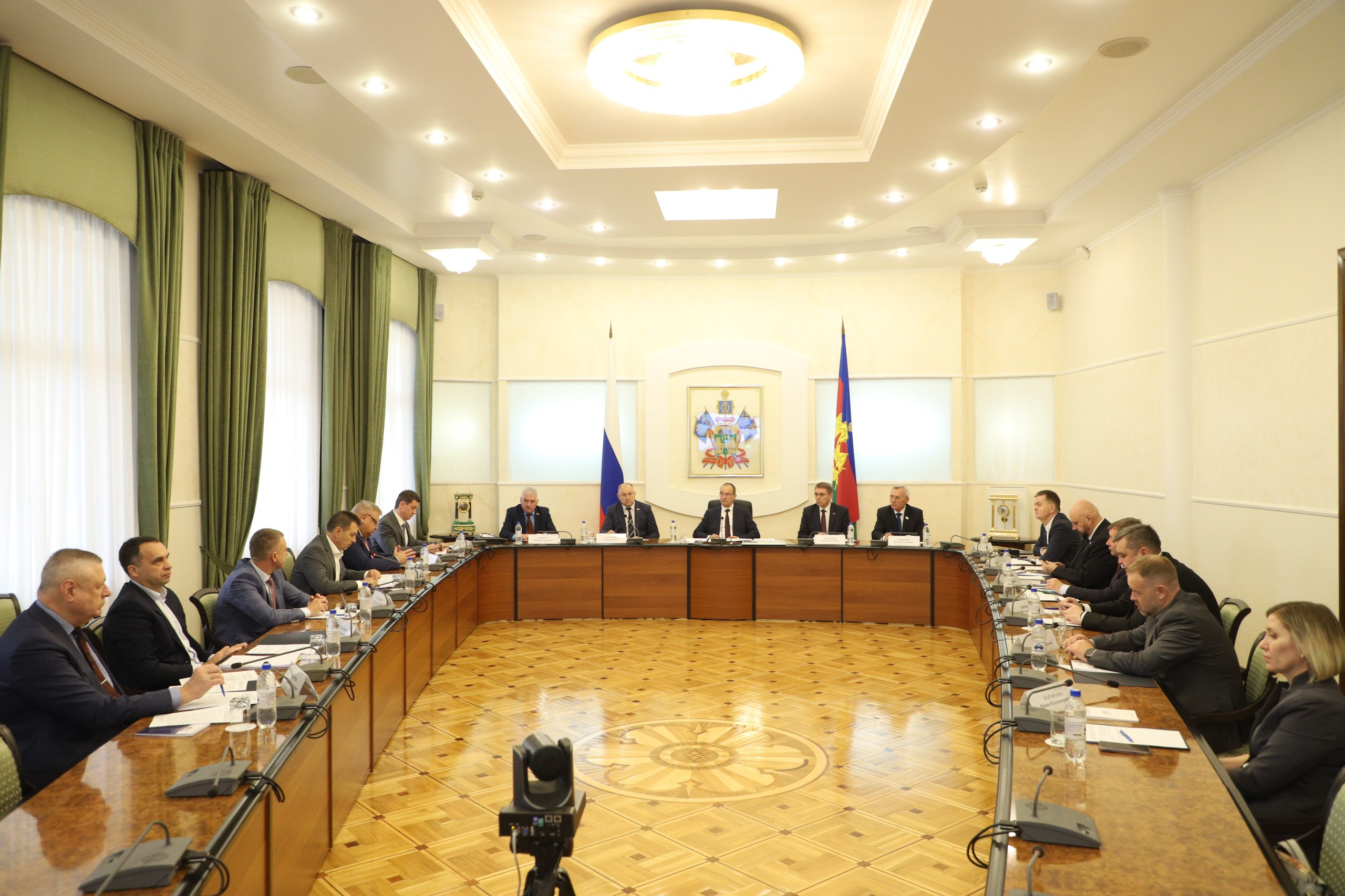 Юрий Бурлачко провел сегодня заседание Совета законодателей Краснодарского края Юрий Бурлачко провел сегодня заседание Совета законодателей Краснодарского края