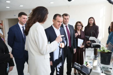 Вениамин Кондратьев посетил Федеральный научный центр биологической защиты растений