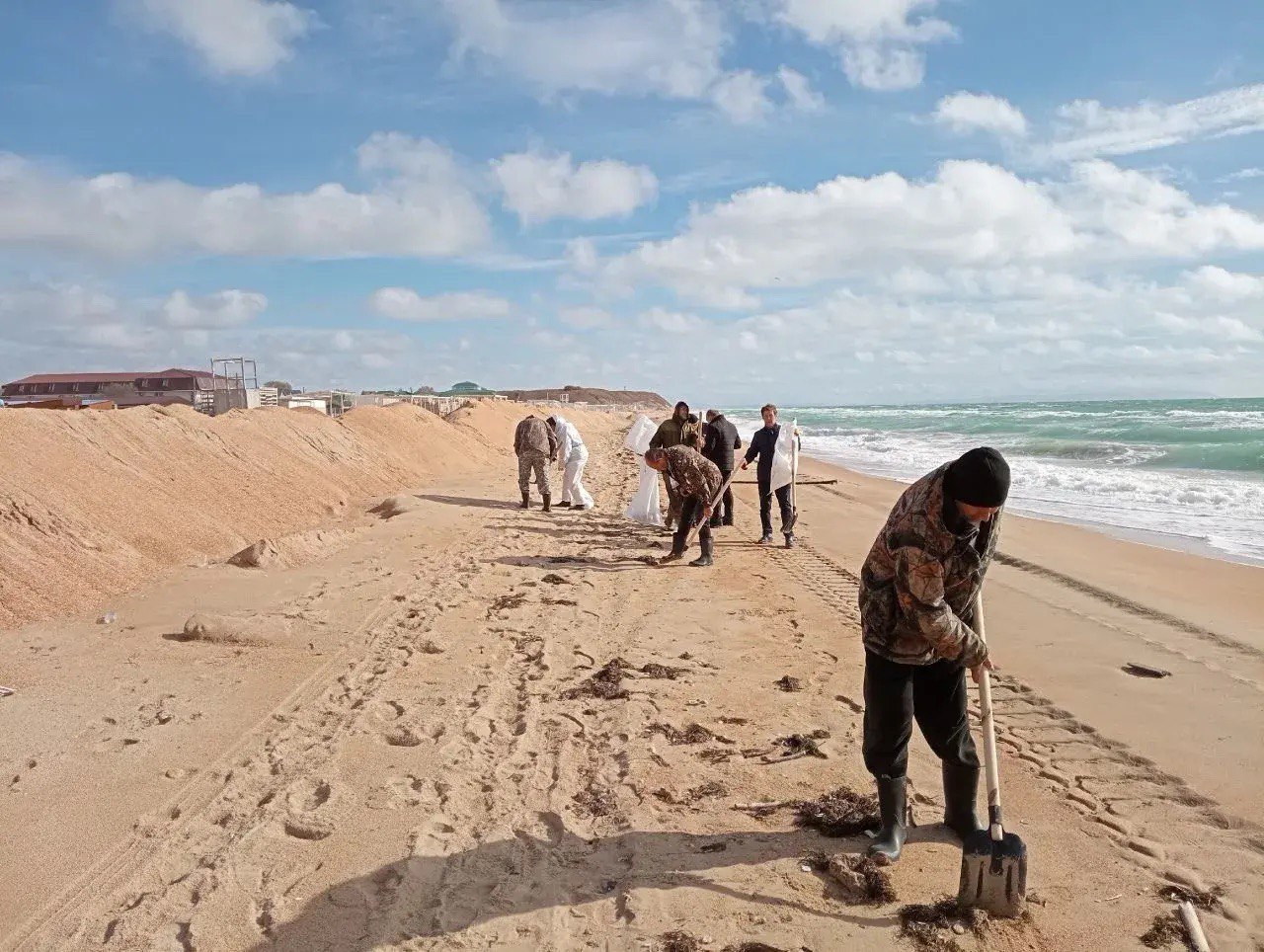 В Темрюкском районе ликвидируют точечные выбросы нефтепродуктов В Темрюкском районе ликвидируют точечные выбросы нефтепродуктов