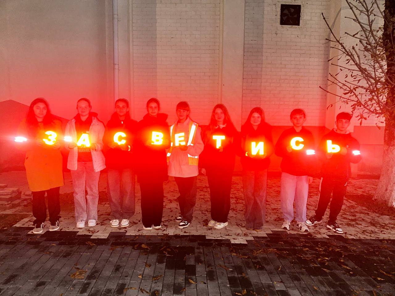 С целью снижения количества ДТП с участием детей-пешеходов, популяризации использования юными пешеходами световозвращающих элементов, сотрудники Госавтоинспекции Успенского района побывали в гостях у воспитанников спортивной...