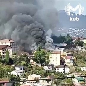 Жилая мансарда полыхает на Альпийской в Сочи