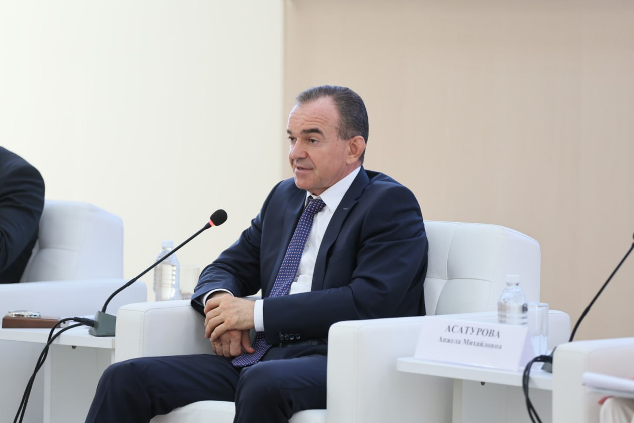 Вениамин Кондратьев обсудил вопросы инновационного развития с участниками фестиваля «НАУКА 0+ Кубань» Вениамин Кондратьев обсудил вопросы инновационного развития с участниками фестиваля «НАУКА 0+ Кубань»