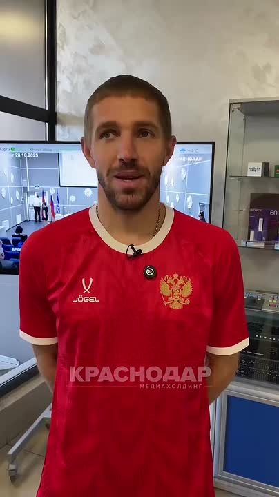 Соперники встретились за одним столом