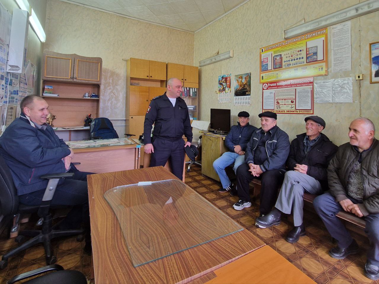 Сотрудники Госавтоинспекции г. Армавира в рамках 3 этапа профилактического мероприятия «Внимание — дети!» проверили безопасность школьных автобусов, а также провели рабочую встречу с водителями Сотрудники Госавтоинспекции г. Армавира в рамках 3 этапа профилактического мероприятия «Внимание — дети!» проверили безопасность школьных автобусов, а также провели рабочую встречу с водителями