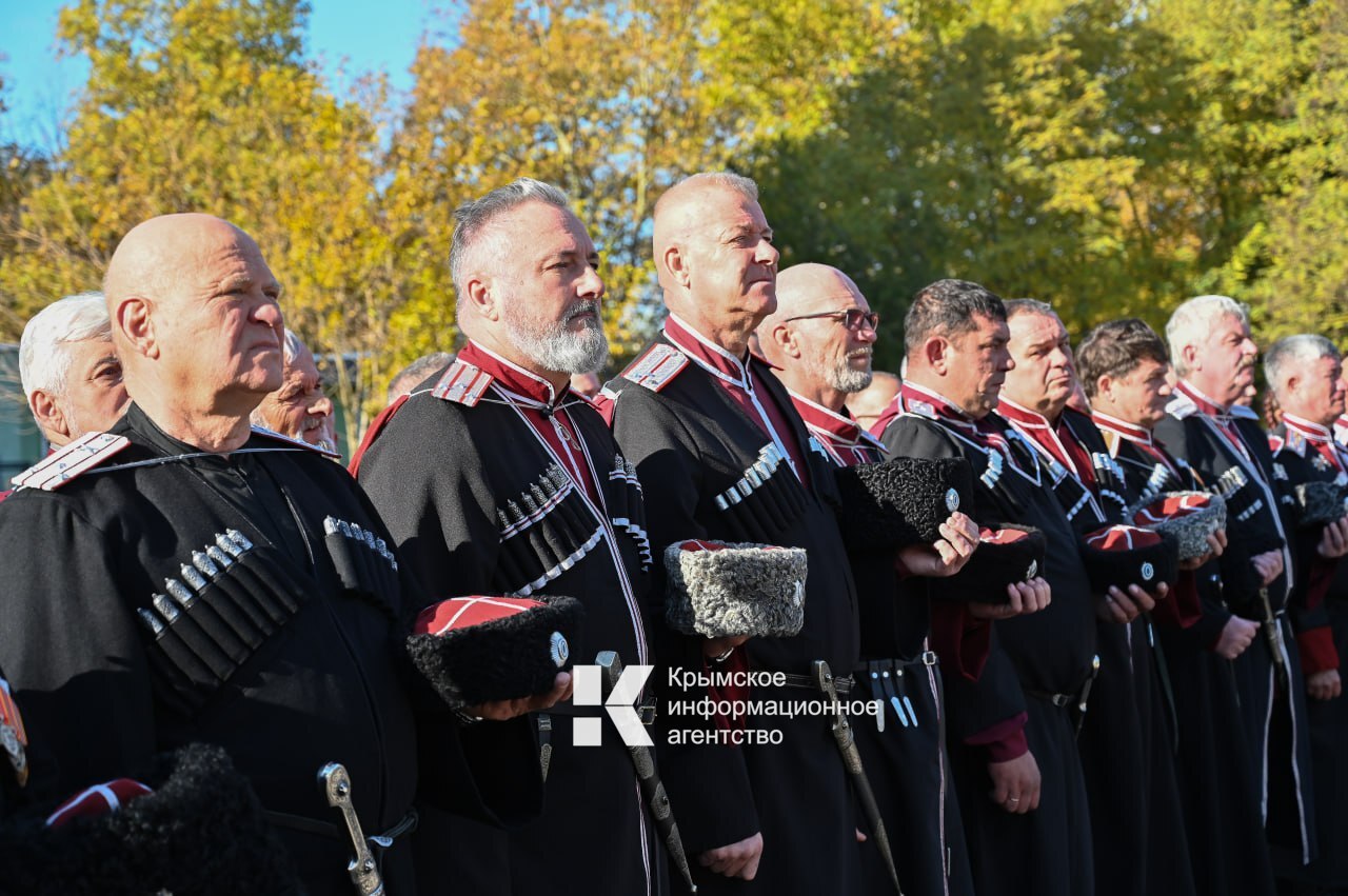 В Керчи открыли часовню-памятник во имя Пресвятой Богородицы при храме апостола Андрея Первозванного и в память об участии кубанских казаков в мероприятиях по воссоединению Крыма с Россией в 2014 году В Керчи открыли часовню-памятник во имя Пресвятой Богородицы при храме апостола Андрея Первозванного и в память об участии кубанских казаков в мероприятиях по воссоединению Крыма с Россией в 2014 году